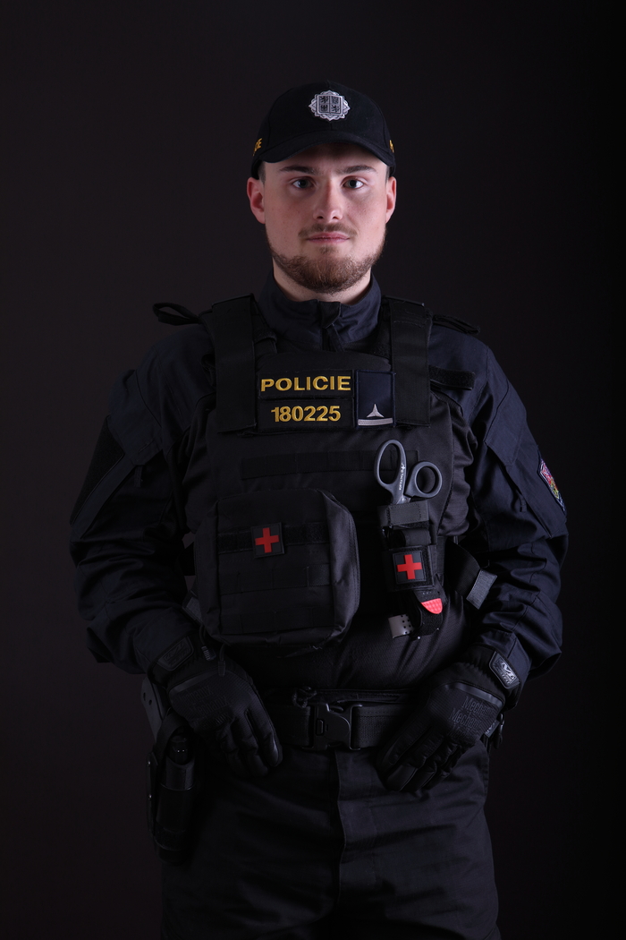 Policista černý