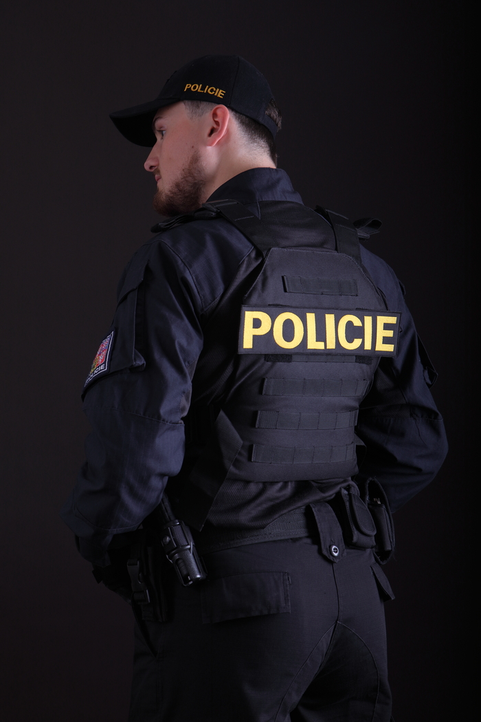 Policista černý