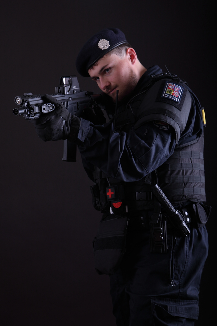 Policista černý