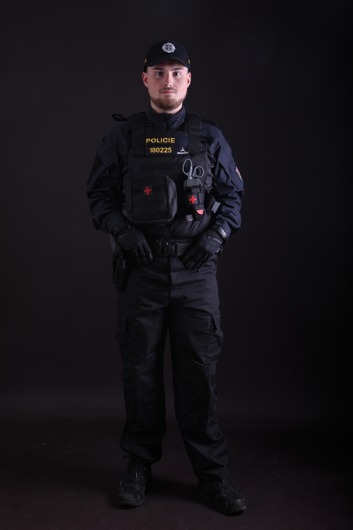 Policista černý